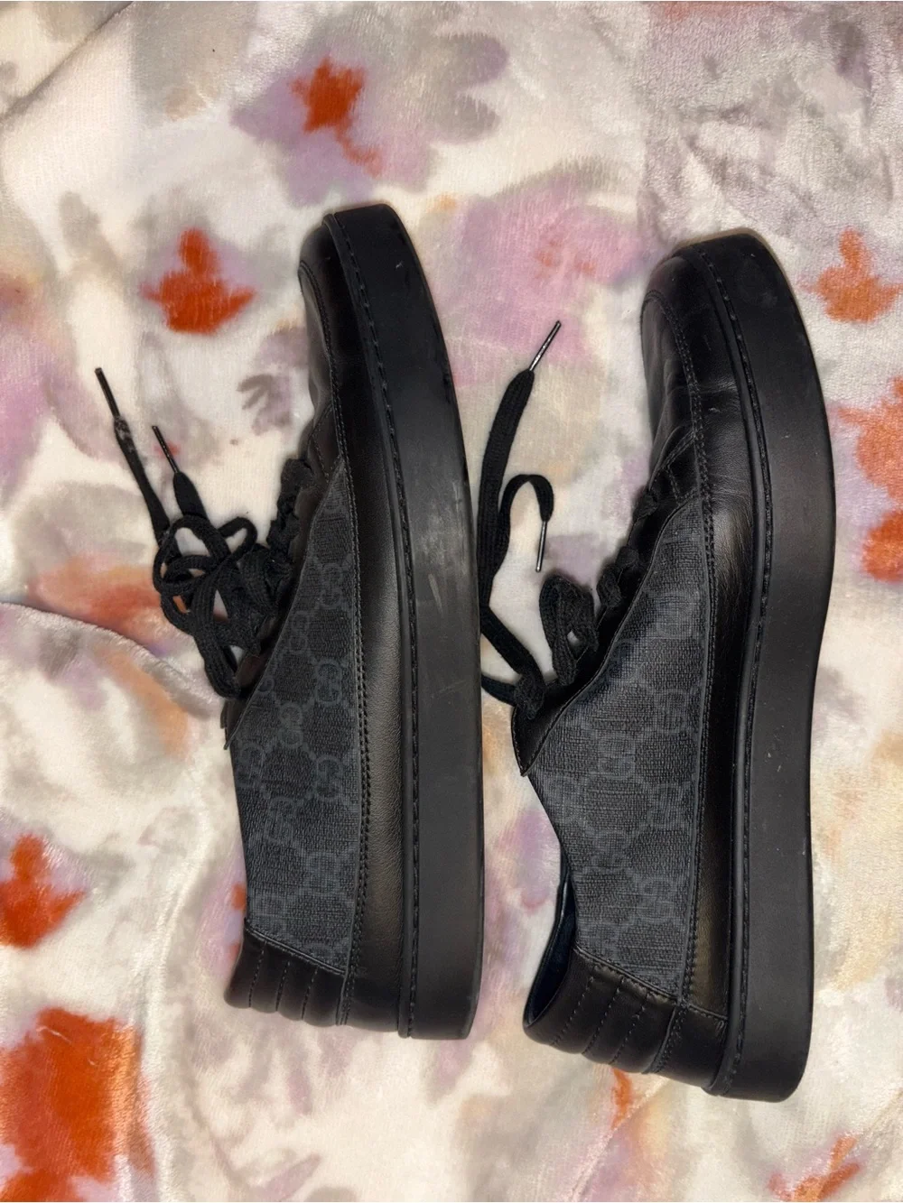 Gucci Men’s Black Logo Low-Top Sneakers